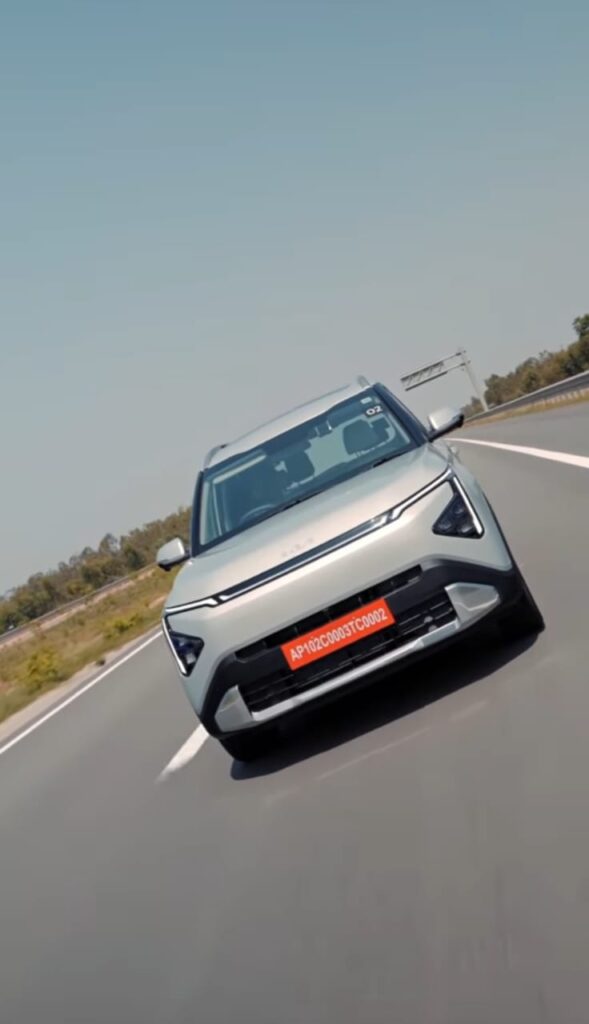 kia carens clavis 2025