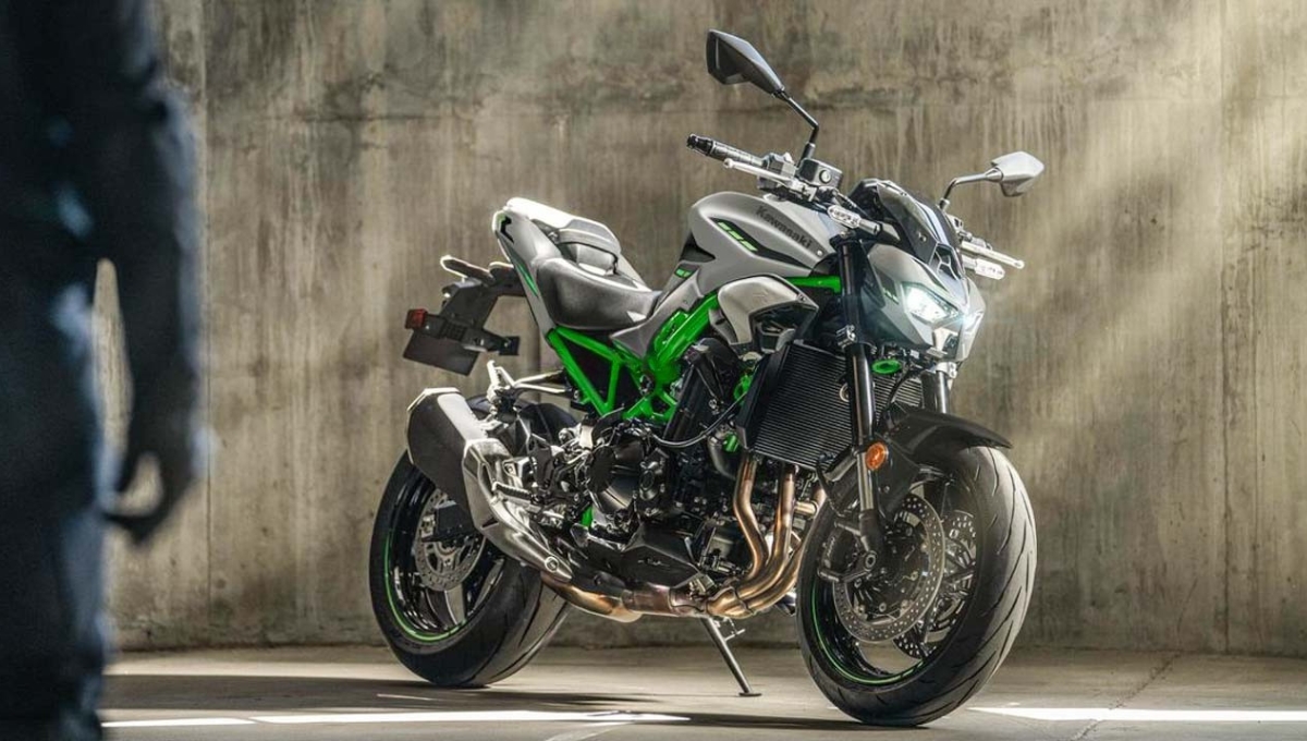 Kawasaki Z900: 9.38 लाख में मिलेगी 240kmph की स्पीड और एडवांस ABS ब्रेकिंग