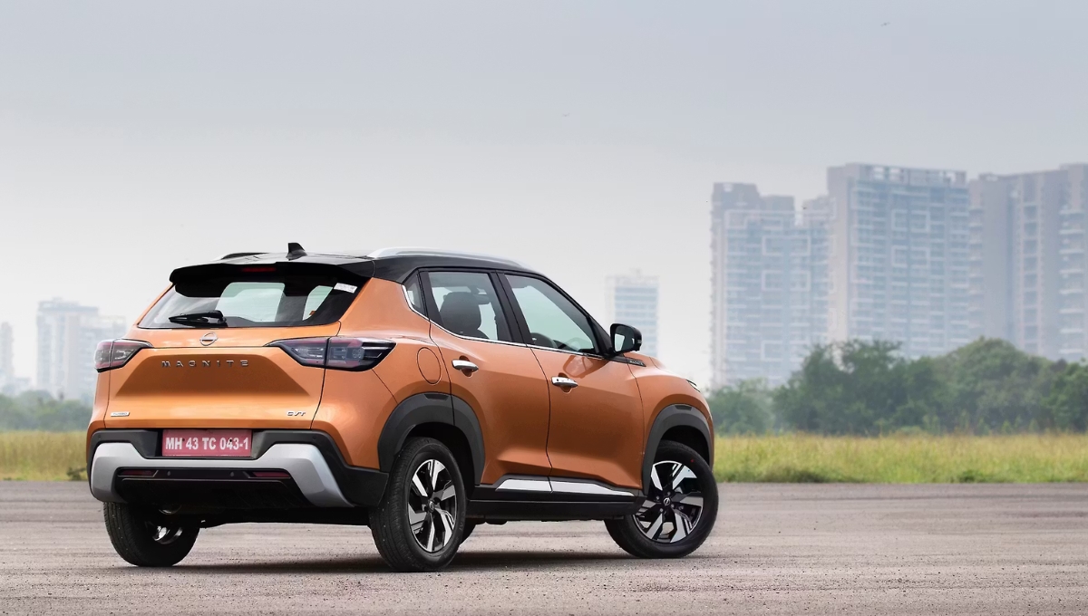 6 लाख की Nissan Magnite में मिलते हैं 6 एयरबैग, टचस्क्रीन और वायरलेस चार्जिंग जैसे फीचर्स