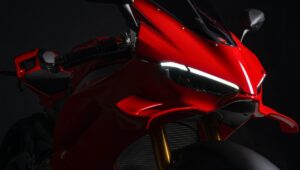 Ducati Panigale V4: 213 bhp की ताक़त और 299 की स्पीड सिर्फ 27 लाख में दिल जीत लेगी ये बाइक