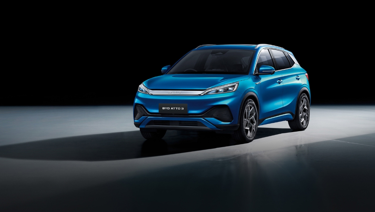 BYD Atto 3 SUV: 33.99 लाख में मिल रही है लग्ज़री सनरूफ, ADAS और 8 स्पीकर साउंड सिस्टम