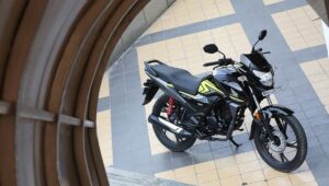 कम कीमत, ज़बरदस्त परफॉर्मेंस 86,017 की Honda SP 125 अब USB चार्जर और LED हेडलाइट के साथ