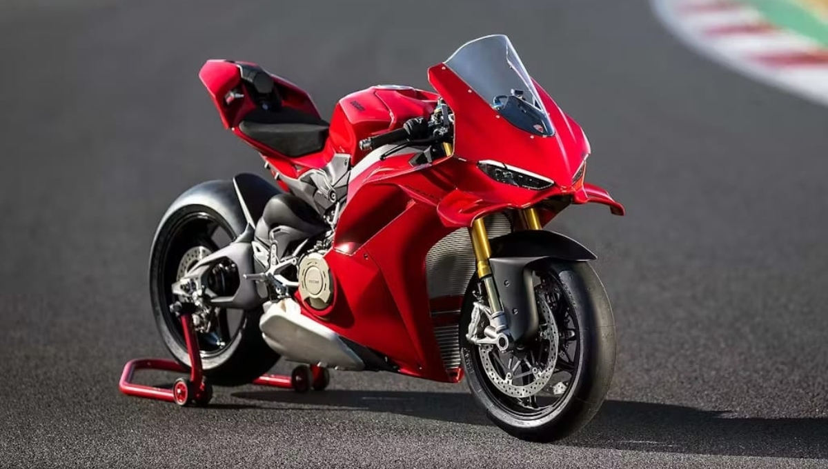Ducati Panigale V4: 213 bhp की ताक़त और 299 की स्पीड सिर्फ 27 लाख में दिल जीत लेगी ये बाइक