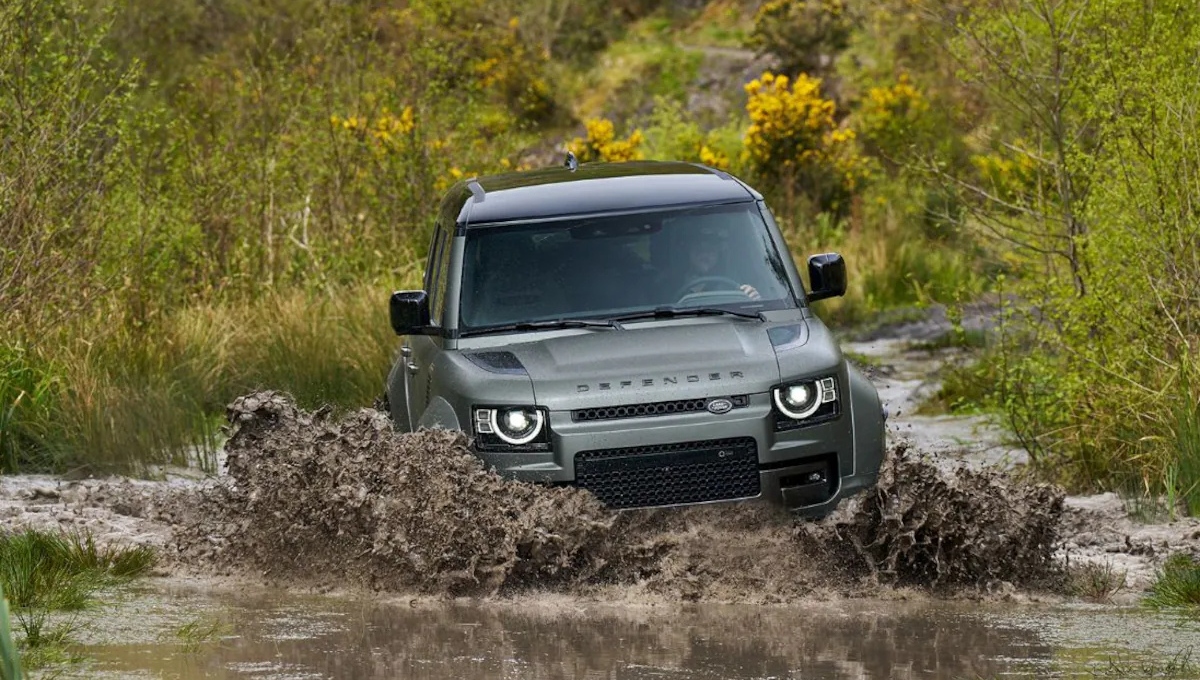 Defender SUV: रफ्तार, लक्ज़री और सेफ्टी का बेजोड़ संगम सिर्फ 2.3 करोड़ में