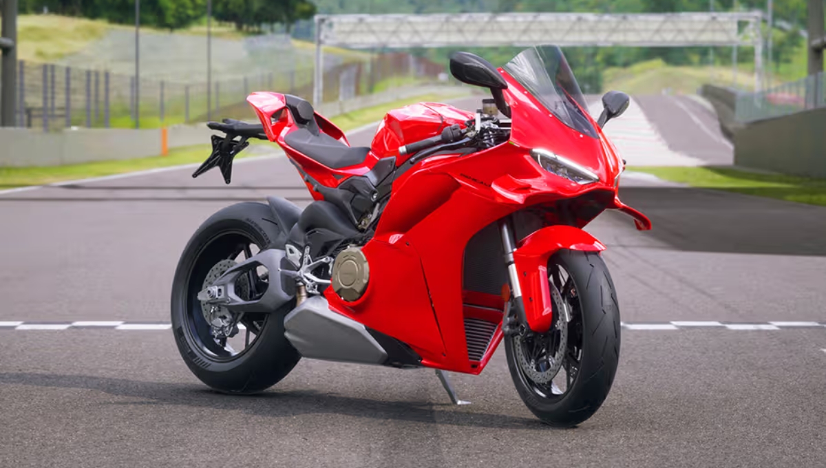 Ducati Panigale V4: 213 bhp की ताक़त और 299 की स्पीड सिर्फ 27 लाख में दिल जीत लेगी ये बाइक