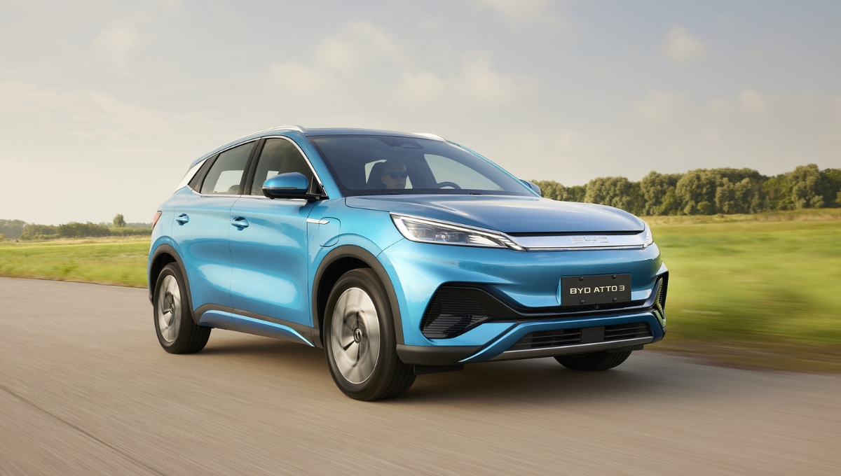 BYD Atto 3 SUV: 33.99 लाख में मिल रही है लग्ज़री सनरूफ, ADAS और 8 स्पीकर साउंड सिस्टम