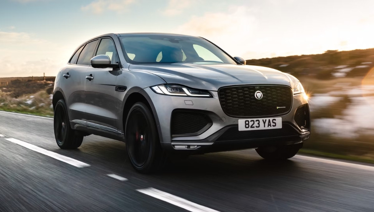 Jaguar F-Pace: दमदार 2.0L इंजन, 210 km/h टॉप स्पीड, कीमत 77.41 लाख से शुरू