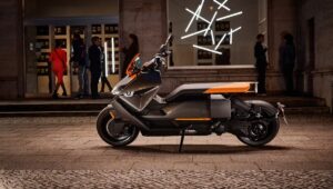 BMW CE04 2025: सिर्फ 45 मिनट में 80% चार्ज, 130 KM रेंज, ₹10 लाख कीमत में फ्यूचरिस्टिक इलेक्ट्रिक स्कूटर लॉन्च