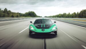 Rimac Nevera R: इलेक्ट्रिक हाइपरकार जिसने तोड़े 24 विश्व रिकॉर्ड, रफ्तार की नई परिभाषा