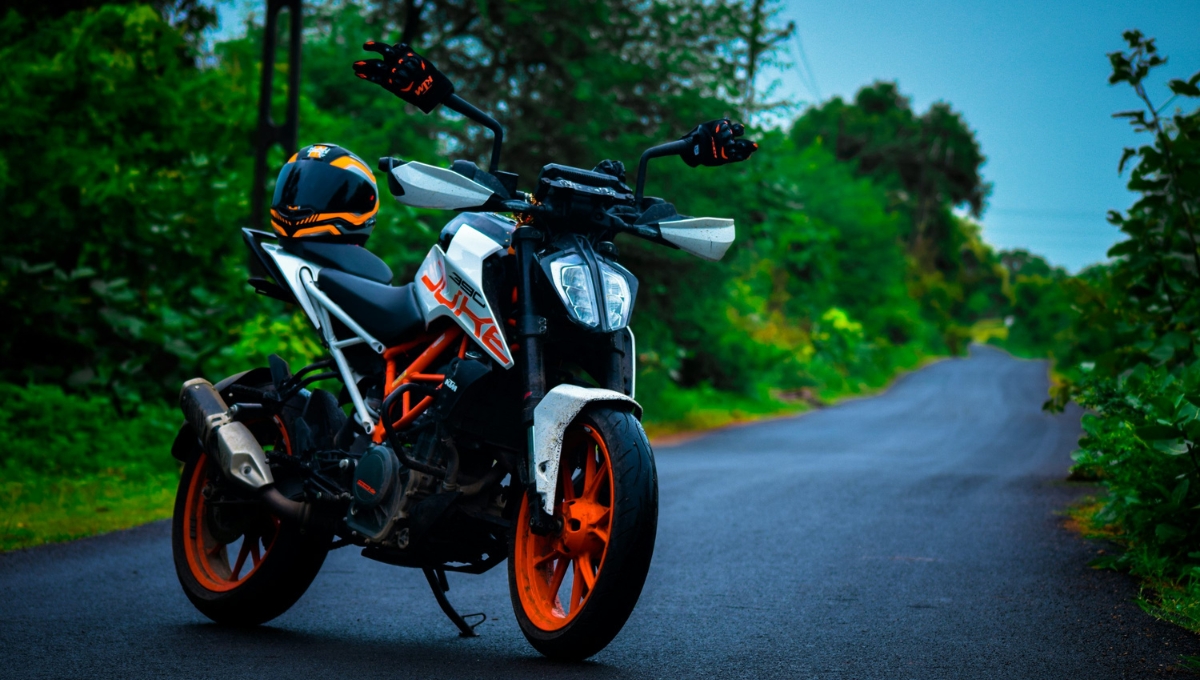 KTM 250 Duke: पावरफुल परफॉर्मेंस, एडवांस फीचर्स और शानदार कीमत