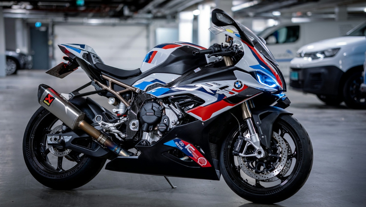 20 लाख की BMW S1000RR: शानदार फीचर्स और 999cc इंजन का कमाल