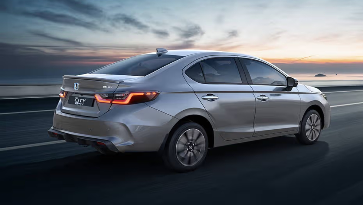 Honda City Hybrid: जबरदस्त 27 kmpl माइलेज, लग्ज़री फीचर्स और 18.89 लाख की कीमत