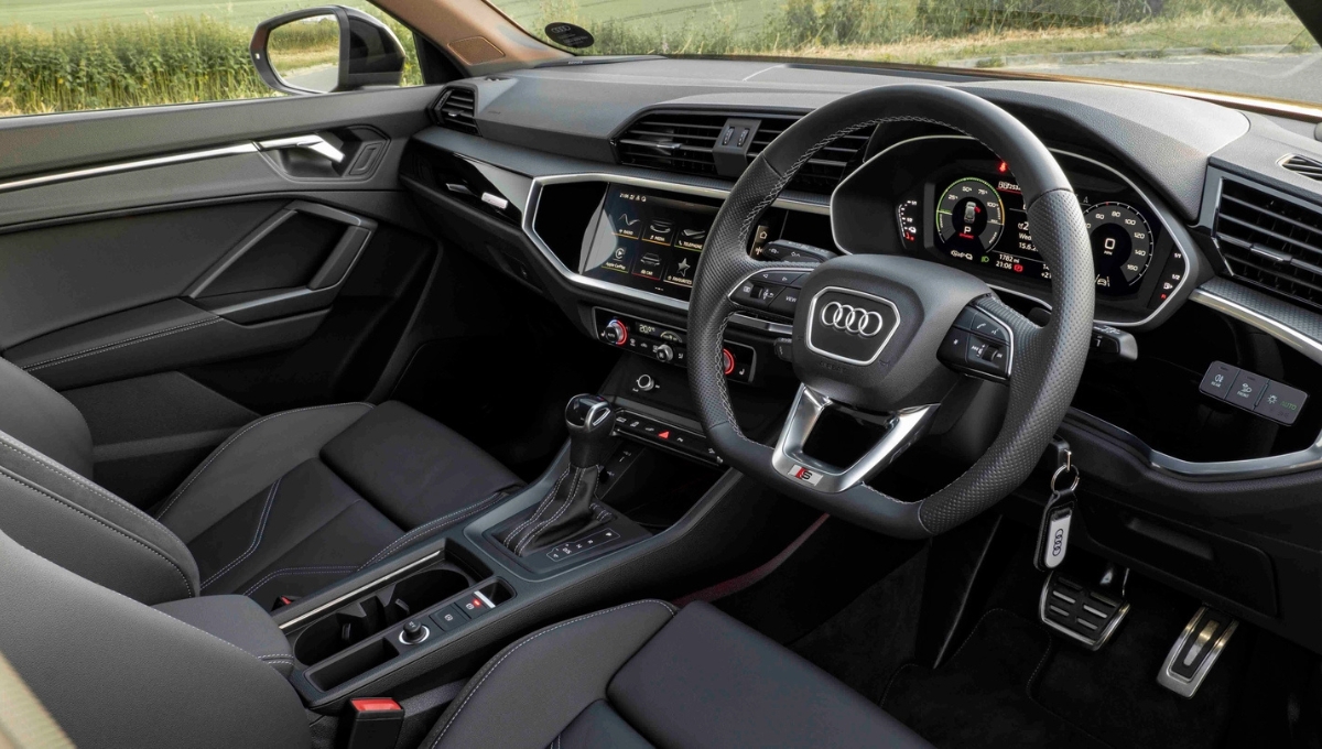 Audi Q3 2025: लग्ज़री SUV लॉन्च, दमदार फीचर्स और कीमत 45.00 लाख से शुरू