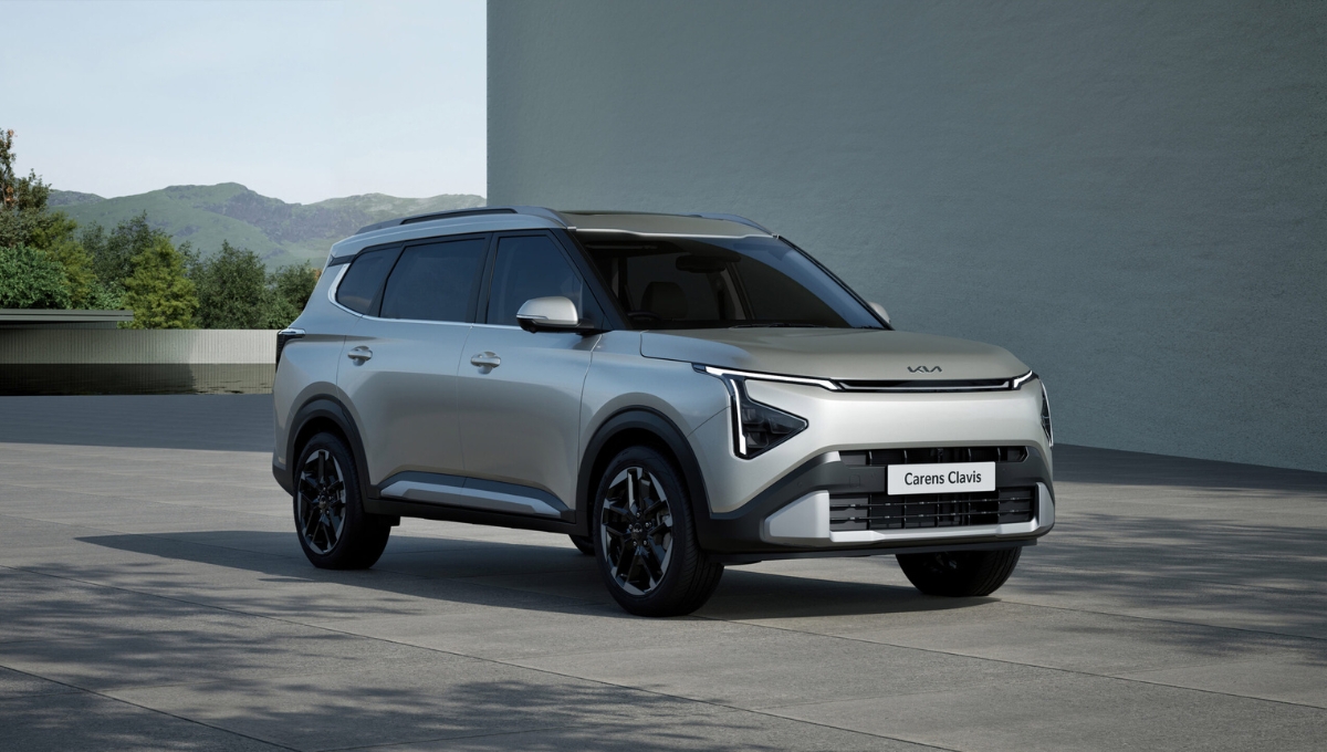 Kia Carens Clavis 2025: 157 bhp पावर, 7-स्पीड DCT और एडवांस सेफ्टी फीचर्स