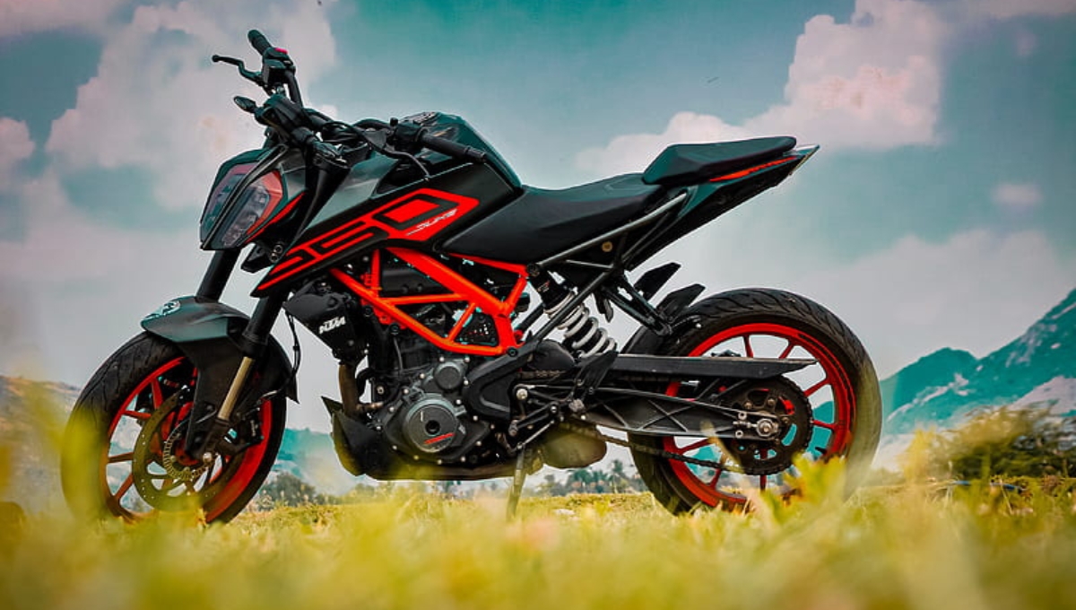 KTM 250 Duke: पावरफुल परफॉर्मेंस, एडवांस फीचर्स और शानदार कीमत