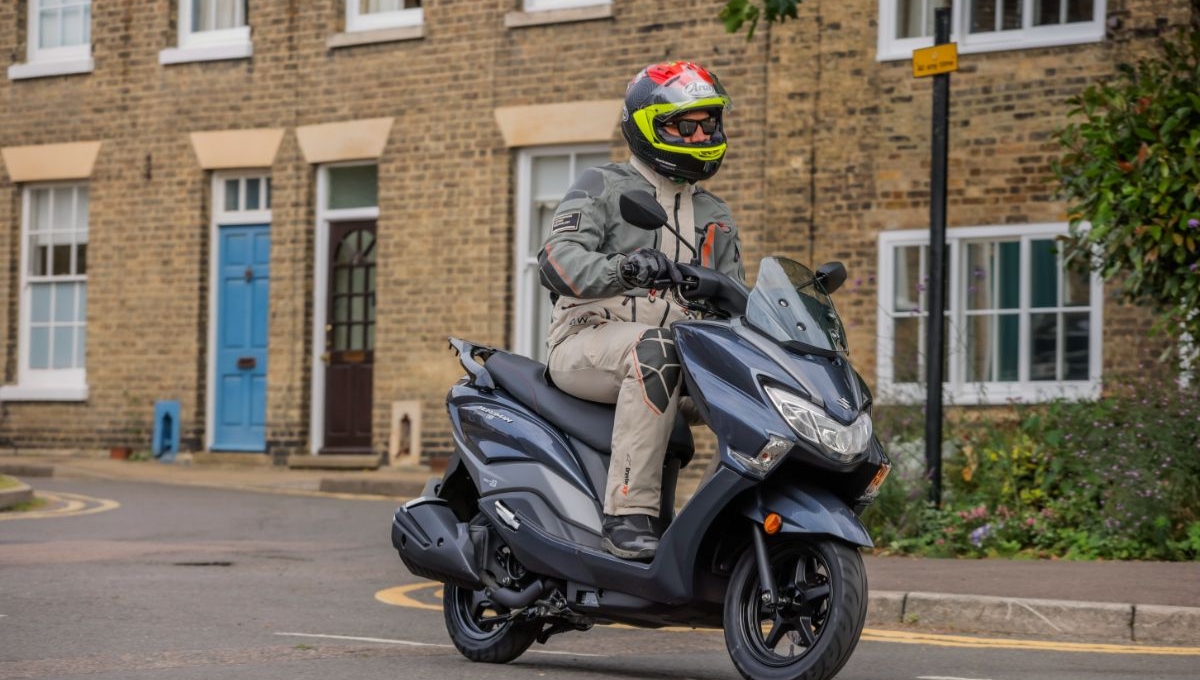 Suzuki Burgman Street 125: दमदार फीचर्स और शानदार कीमत के साथ स्टाइलिश राइड का मज़ा