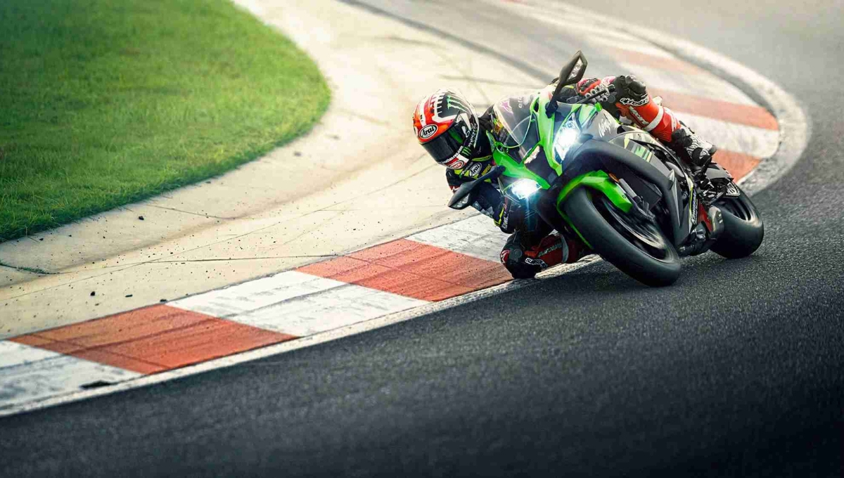 Kawasaki Ninja ZX-10R Review: शानदार पावर, एडवांस फीचर्स और कीमत की पूरी जानकारी