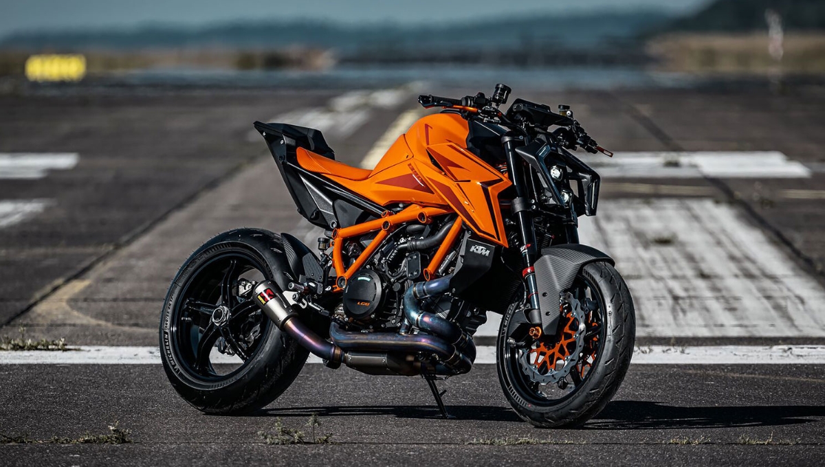 KTM 1390 Super Duke R: 187.7 बीएचपी पॉवर और 250 kmph टॉप स्पीड, कीमत 25,00,000