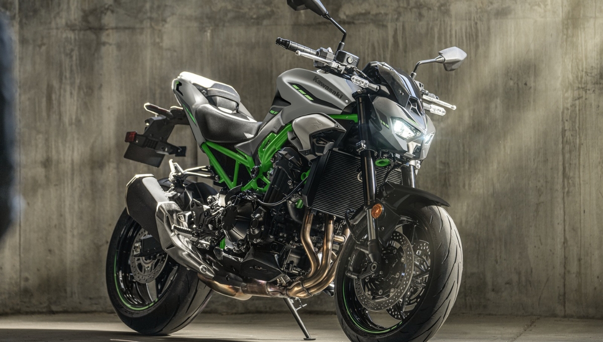 Kawasaki Z900 2025: 948cc पावरफुल बाइक, 122bhp पावर और 12.50 लाख की कीमत