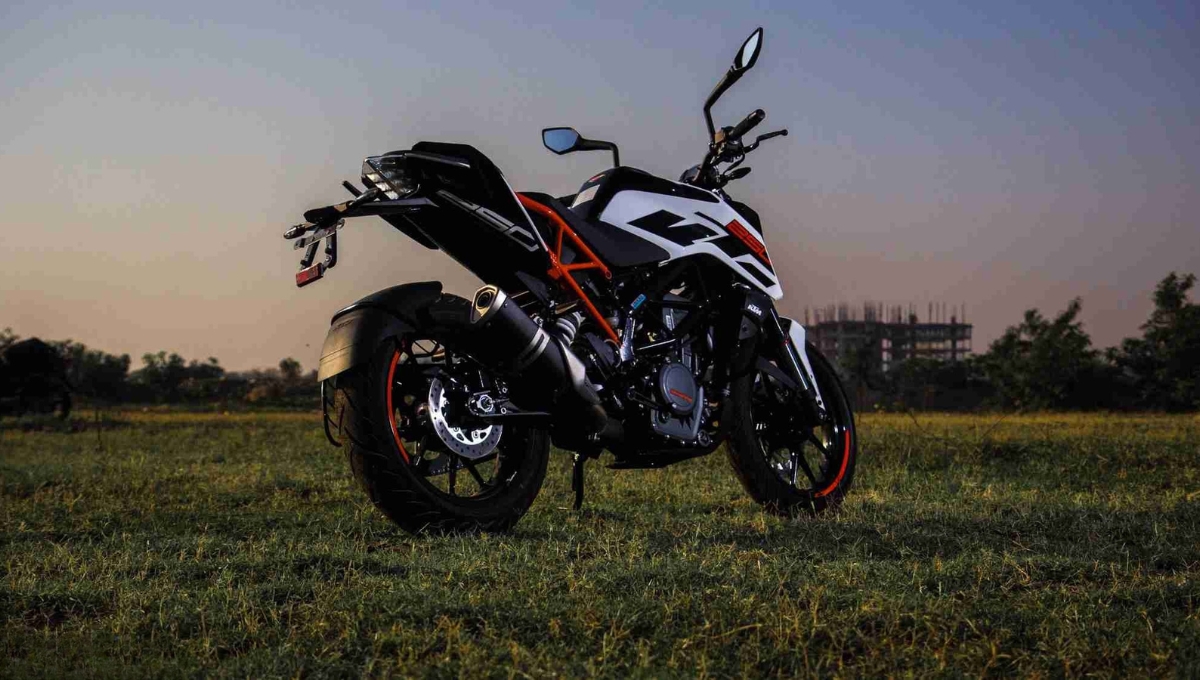 KTM 250 Duke: पावरफुल परफॉर्मेंस, एडवांस फीचर्स और शानदार कीमत