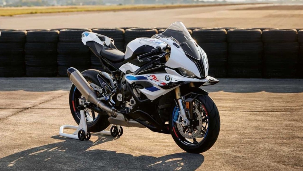 20 लाख की BMW S1000RR: शानदार फीचर्स और 999cc इंजन का कमाल