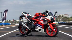 TVS Apache RR 310 : 2.72 लाख में दमदार स्पोर्ट्स बाइक, जानिए पावरफुल फीचर्स