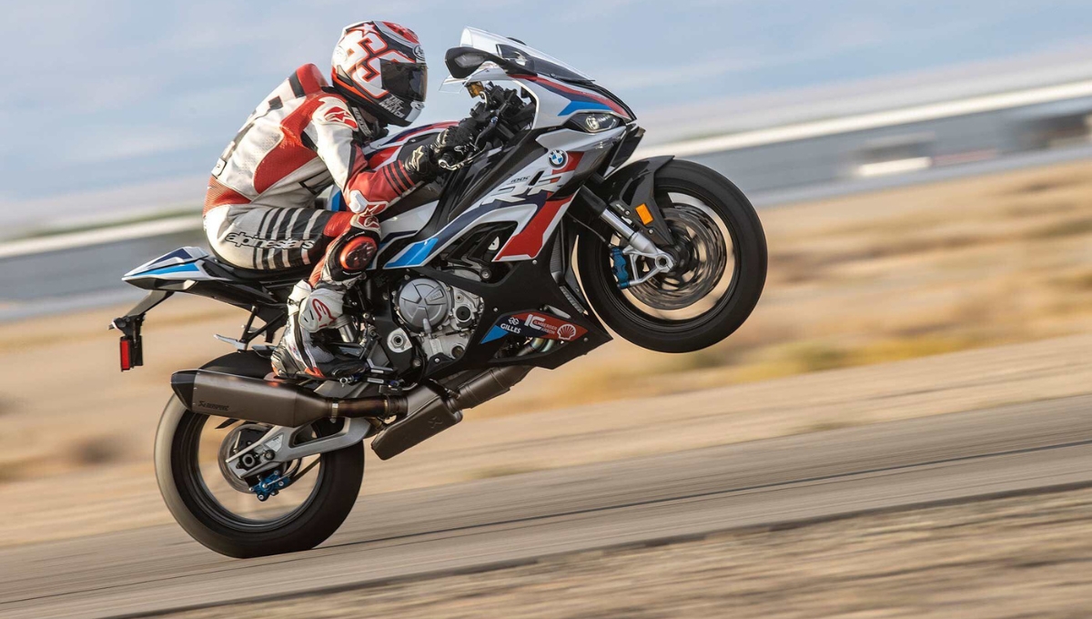BMW M 1000 RR: 999cc इंजन, 209 BHP पावर और जबरदस्त एडवांस फीचर्स