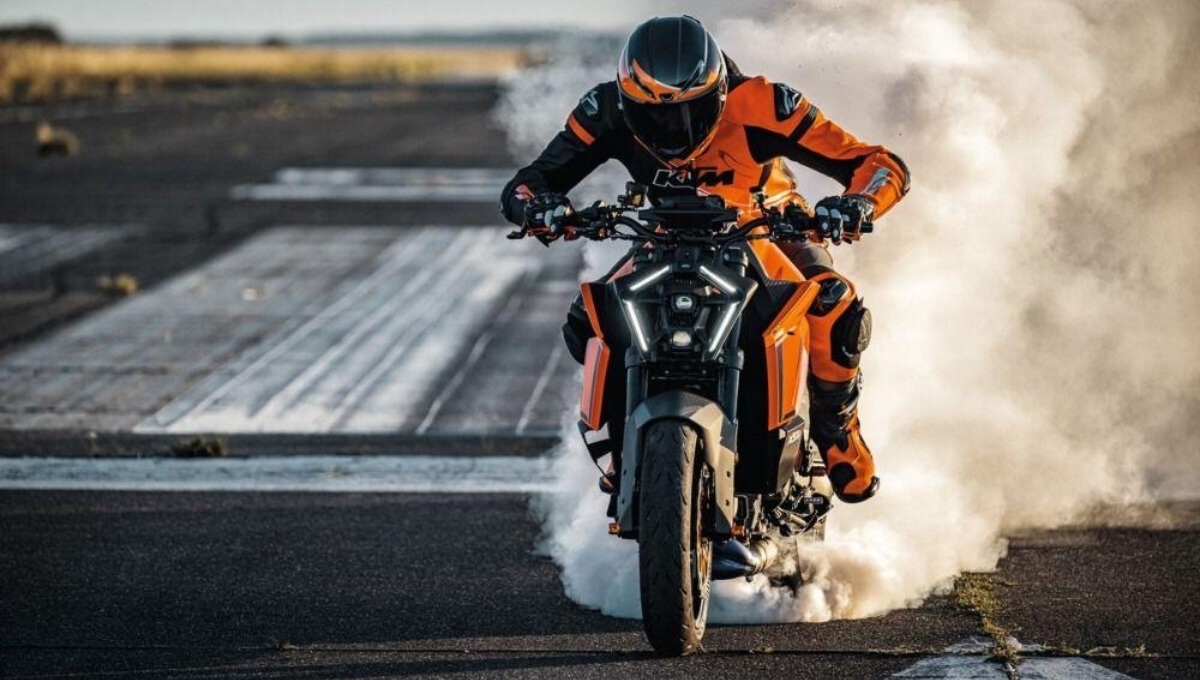 KTM 1390 Super Duke R: 187.7 बीएचपी पॉवर और 250 kmph टॉप स्पीड, कीमत 25,00,000