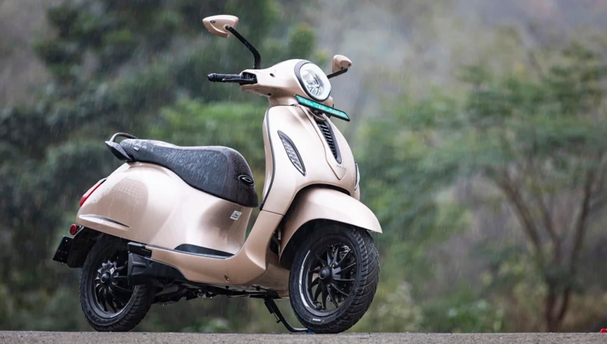 3 kWh बैटरी और 168mm ग्राउंड क्लीयरेंस के साथ 1.20 लाख में Bajaj Chetak