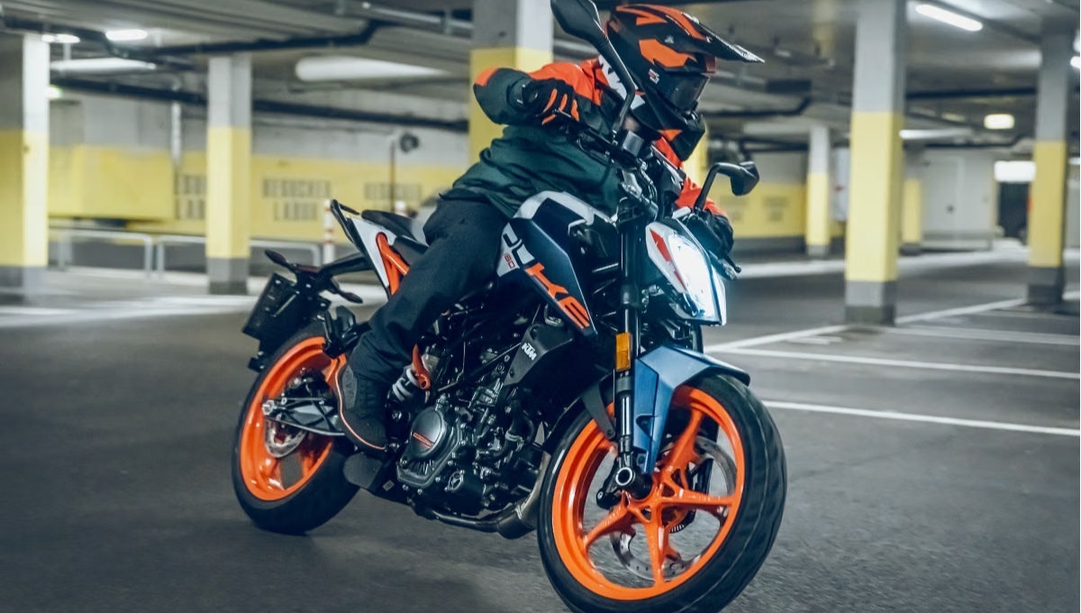 KTM 160 Duke: दमदार 164.2cc इंजन, 18.73 बीएचपी पावर और स्टाइलिश LED हेडलाइट्स, कीमत ₹1.80 लाख