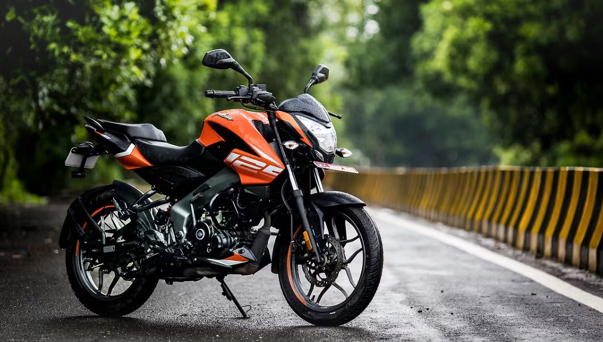 स्पोर्टी अंदाज़ में Bajaj Pulsar NS125, कीमत 1.05 लाख और पावर 124.45cc इंजन