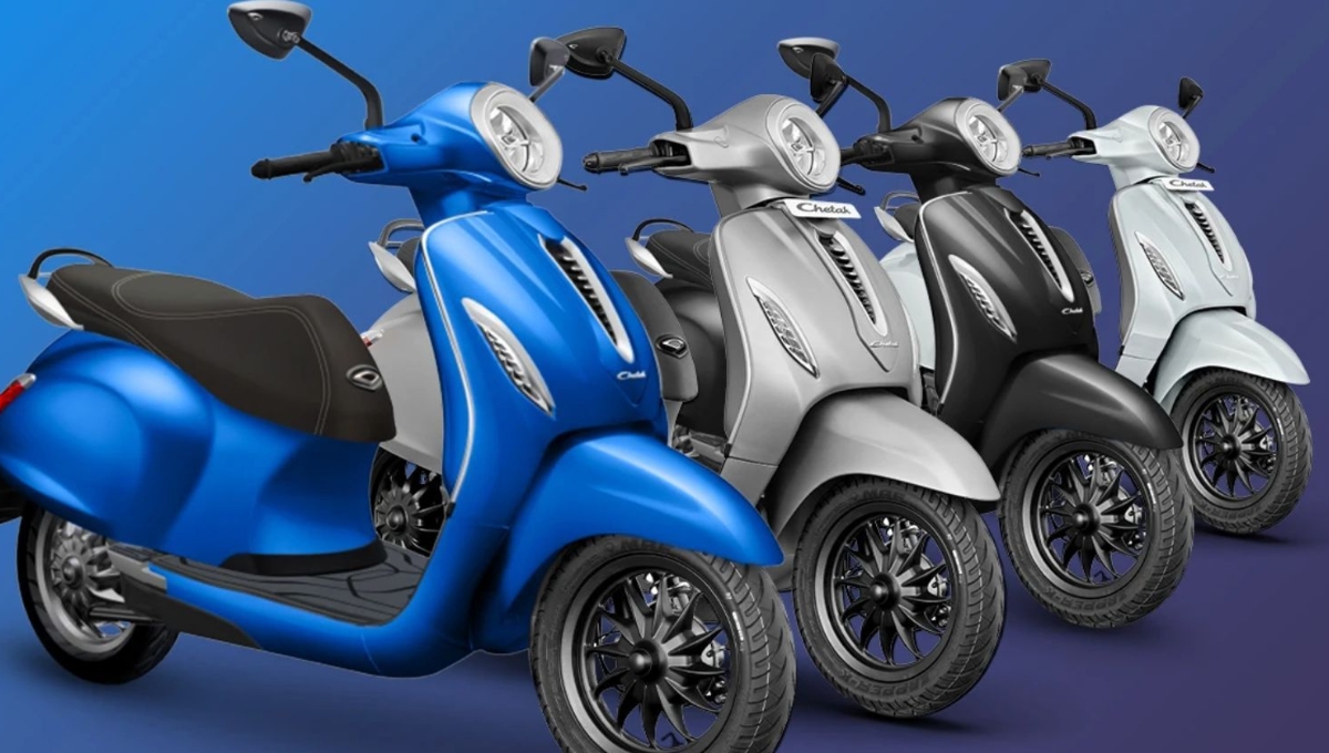 Bajaj Chetak: स्मार्ट इलेक्ट्रिक स्कूटर, 3 kWh बैटरी और LED हेडलाइट्स सिर्फ़ ₹1.40 लाख में