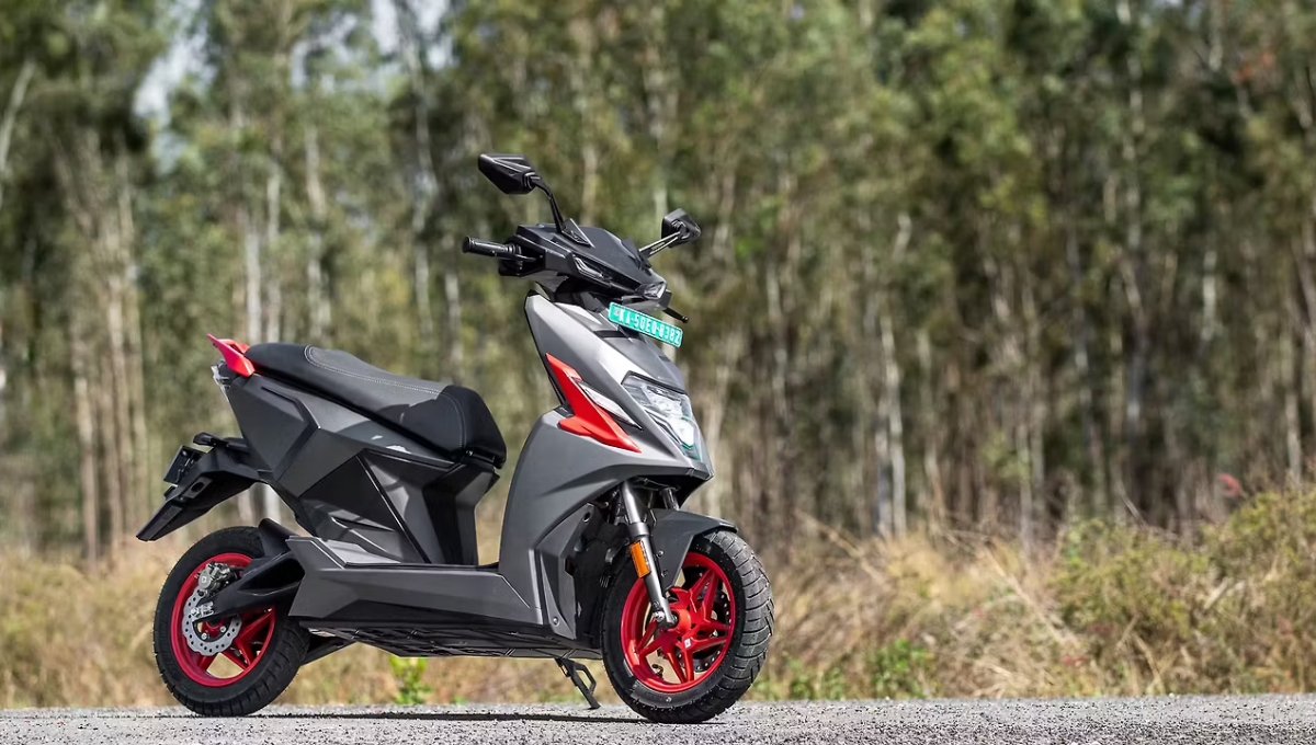 Simple Energy One: 105 kmph टॉप स्पीड और 3.7 kWh बैटरी के साथ इलेक्ट्रिक स्कूटर