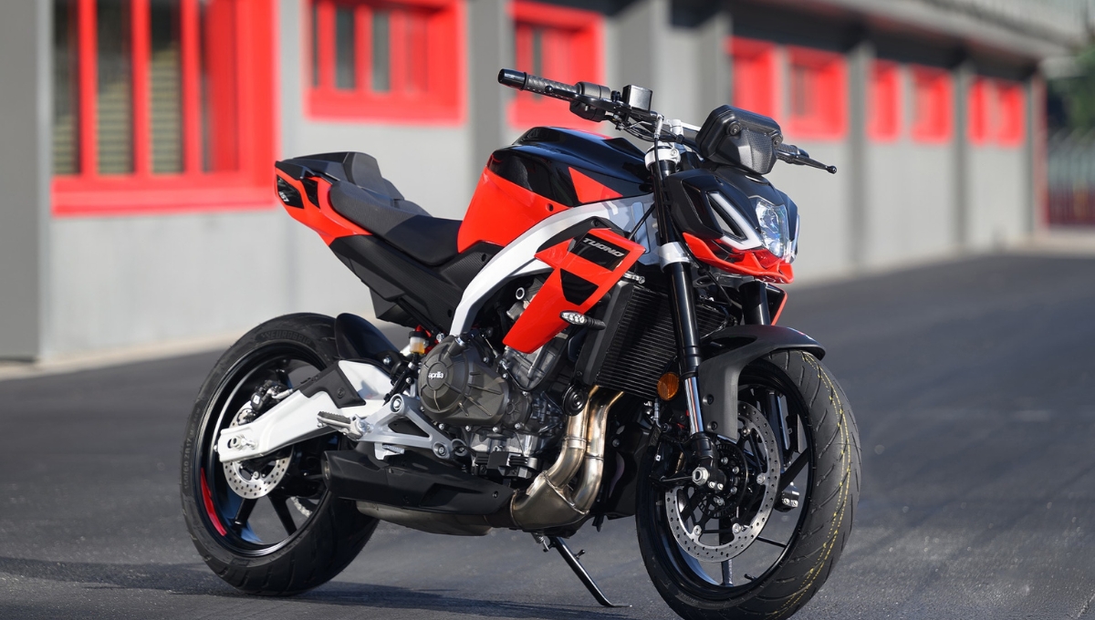 Aprilia Tuono 457: 457cc दमदार इंजन, एडवांस्ड फीचर्स और 4.25 लाख की कीमत में