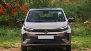 6.65 लाख में पाएं Tata Altroz: 6 Airbags, Sunroof और Harman Sound System के साथ