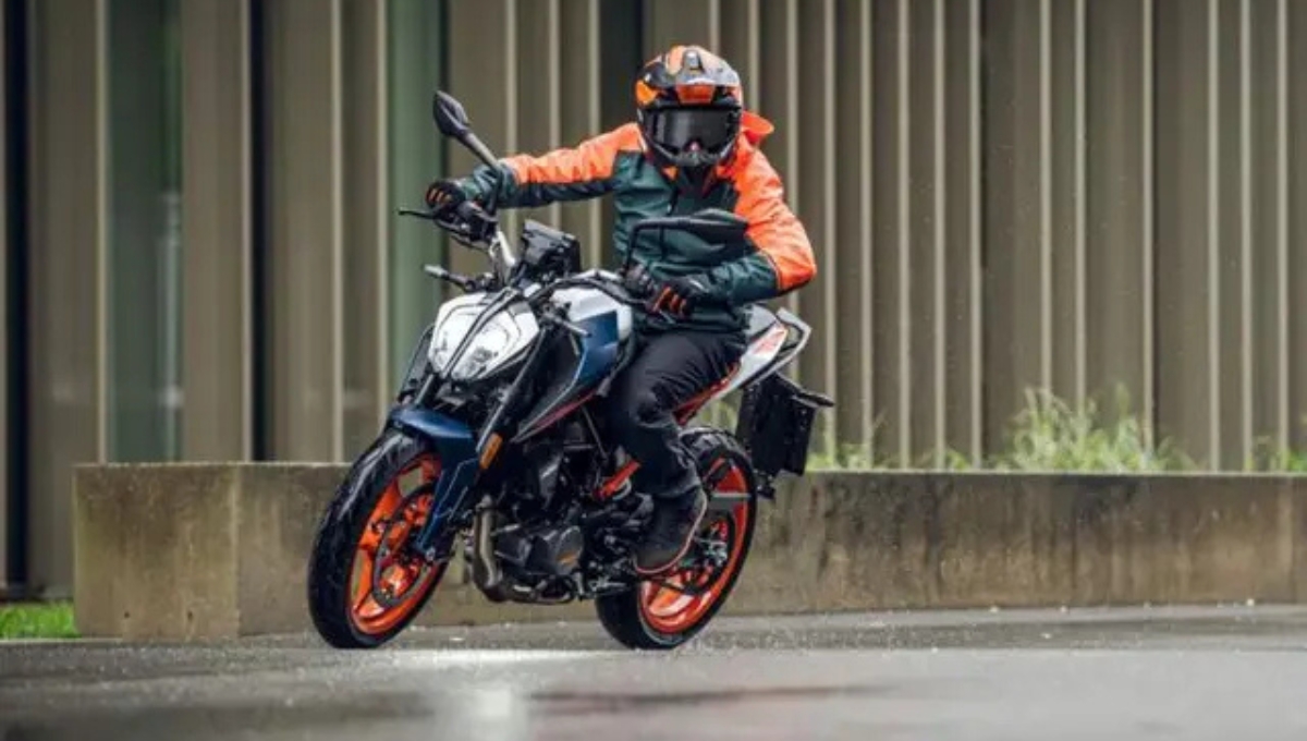 KTM 160 Duke: दमदार 164.2cc इंजन, 18.73 बीएचपी पावर और स्टाइलिश LED हेडलाइट्स, कीमत ₹1.80 लाख