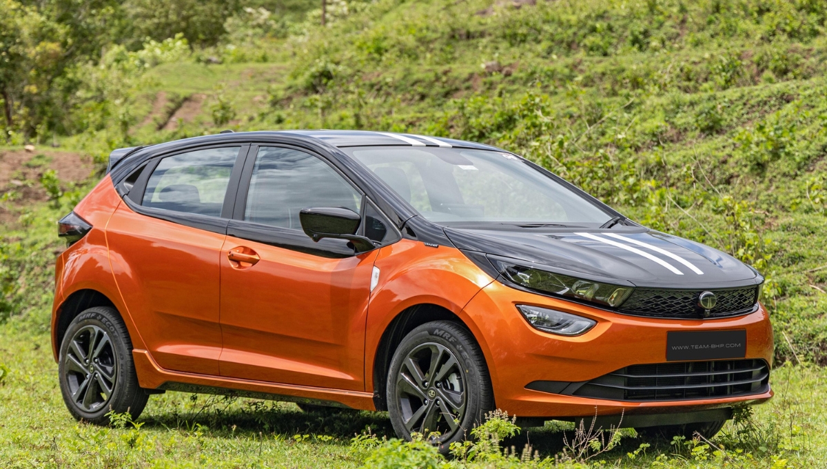 6.65 लाख में पाएं Tata Altroz: 6 Airbags, Sunroof और Harman Sound System के साथ