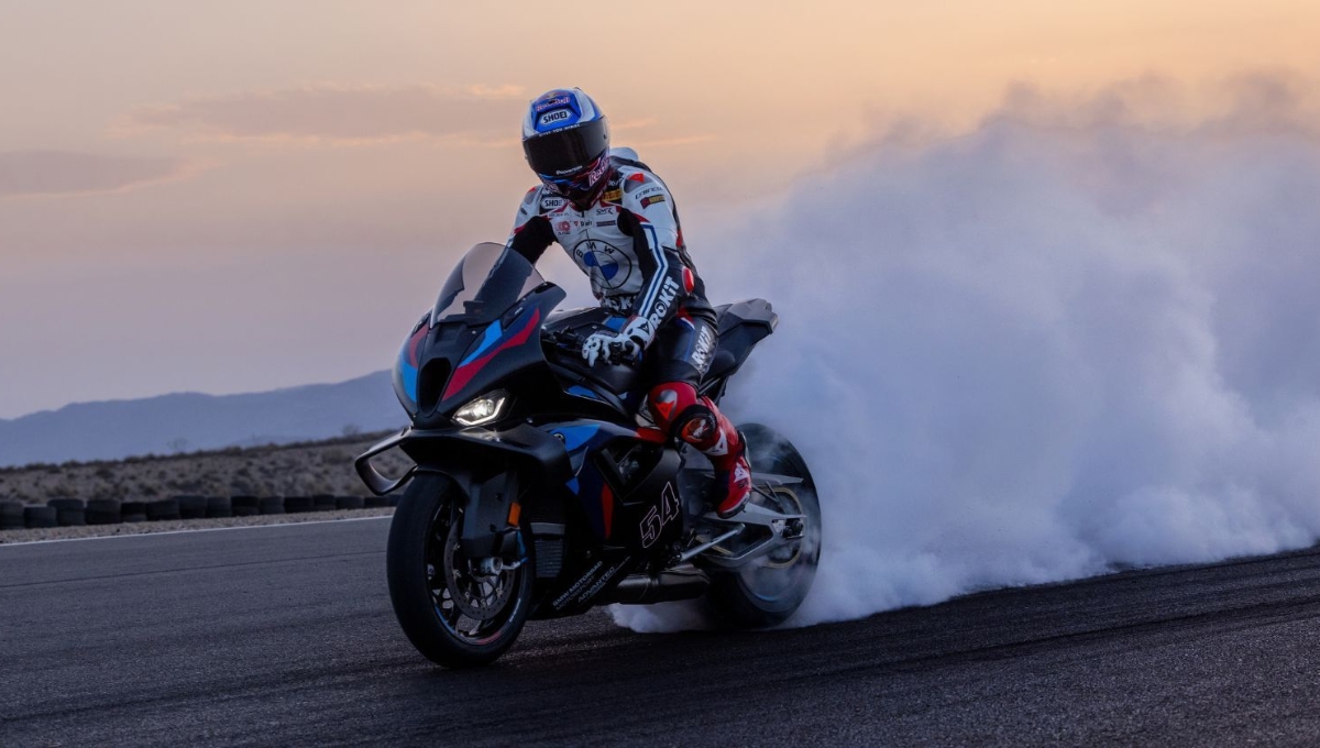 BMW M 1000 RR सुपरबाइक: 209BHP पावर, एडवांस्ड ABS और 3 साल की वारंटी