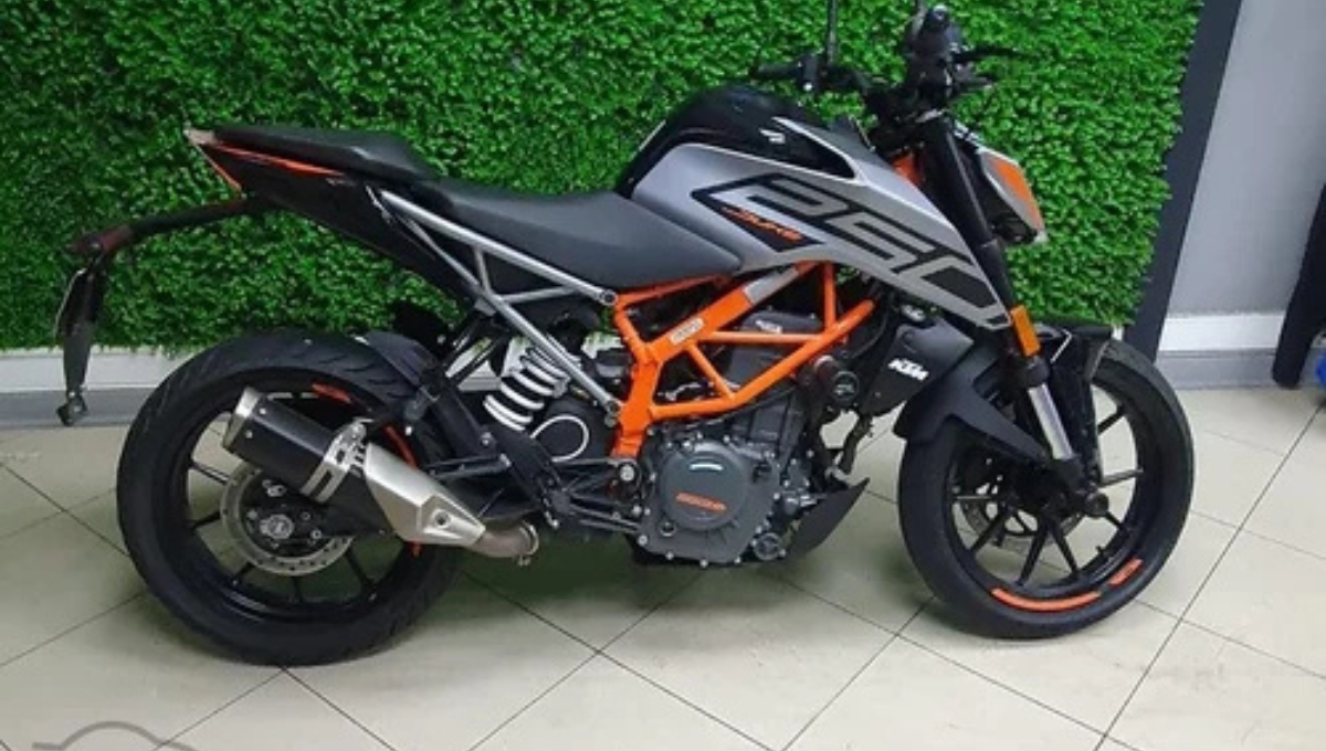 KTM 250 Duke: दमदार 249cc इंजन, LED लाइट्स और एडवांस टेक्नोलॉजी के साथ भारत में कीमत